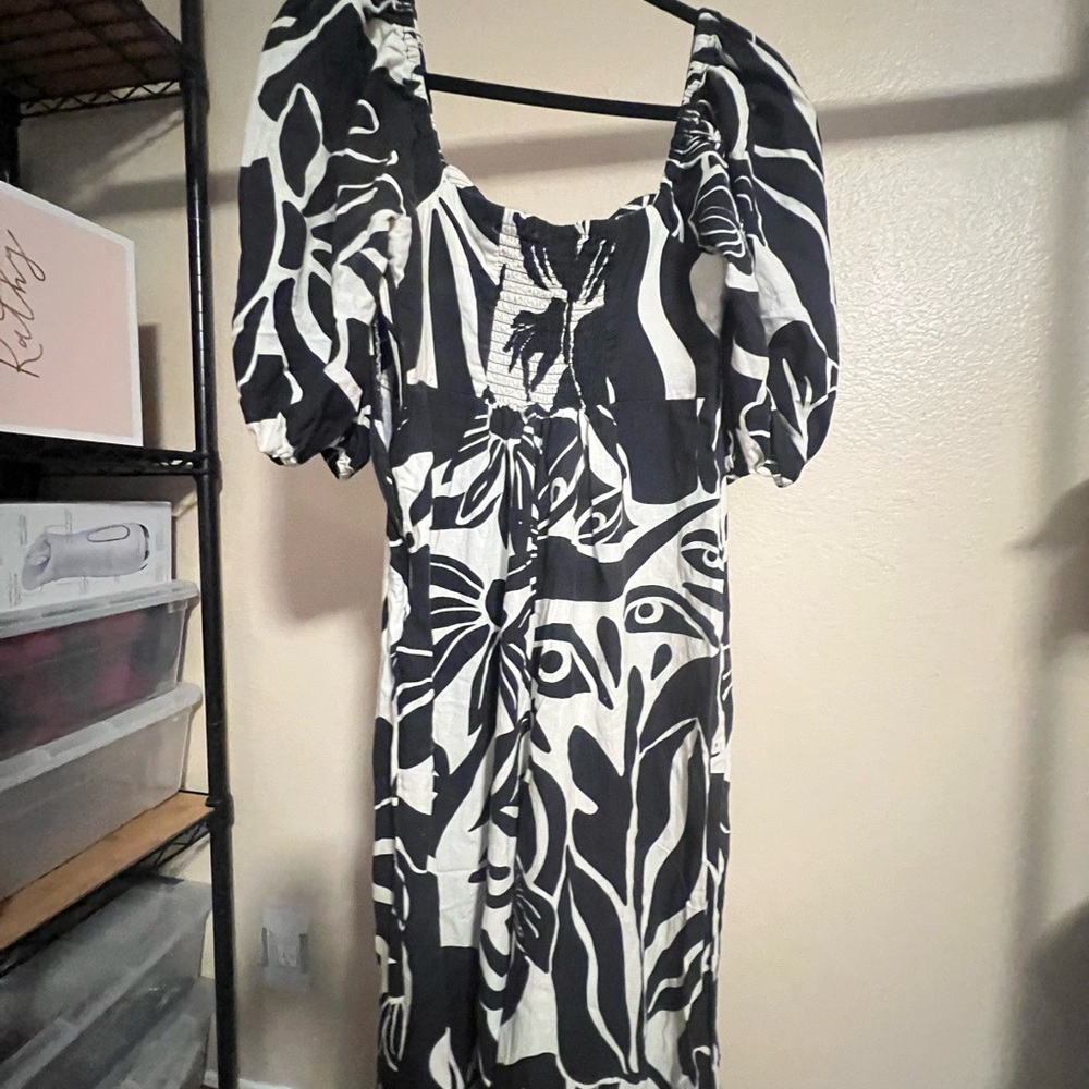 Farm Rio x Anthropologie Puff-Sleeve
Printed Linen Jumpsuit - Picture 10 of 15